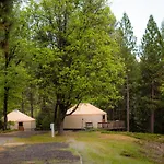 Yosemite Lakes Hillside Yurt 14