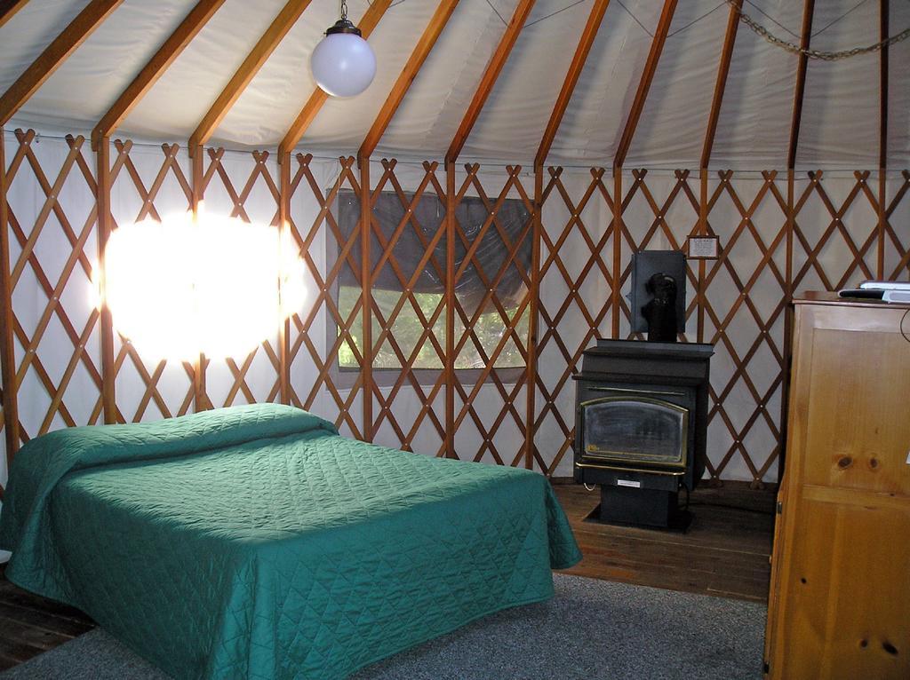 Yosemite Lakes Hillside Yurt 14 * Harden Flat